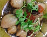 Hình bước làm 4 của món Nấm Rơm Kho Cà Chua