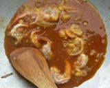 รูปขั้นตอนการทำที่ 2 ของ กุ้งผัดผงกะหรี่