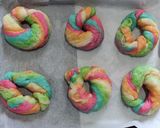 Foto langkah ke 5 dari resep Sandwich Rainbow Bagels.