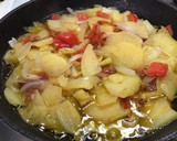 Foto del paso 2 de la receta: Fritada de patatas variada al vino blanco