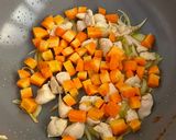 Foto langkah ke 2 dari resep Sup Krim Brokoli Wortel Ayam.
