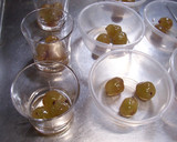 A picture of step 1 of Jiggly Agar Grape Jello.