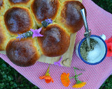 Foto del paso 5 de la receta: Pancitos con harina de maíz rellenos con dulce de membrillo💜