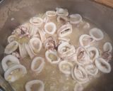 Foto del paso 3 de la receta: Guiso de calamares con patatas