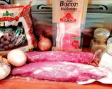 Baconba tekert szűzpecsenye hagyma- és krumpliágyon recept fázis 1 fotója