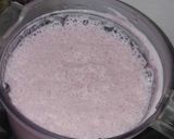 A picture of step 2 of Fresh strawberry shake.