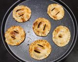 A picture of step 10 of Apple hand pie.