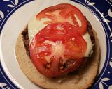 Foto del paso 9 de la receta Hamburguesa XXL rellena de queso, con tomate y huevo