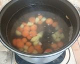 Foto langkah ke 2 dari resep Sayur sop bakso simple.