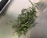 Une image de l'étape 2 de Marinade au vinaigre de vin, ail et herbes aromatiques.