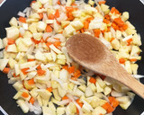Foto del paso 1 de la receta: Tortilla de bubango, zanahoria y cebolla