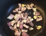 Une image de l'étape 1 de Soupe automnale aux poireaux courgettes tomates et concombre.