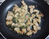 Hình bước làm 2 của món Trứng chiên thịt ba chỉ