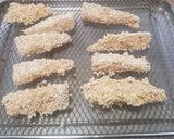 Foto del paso 2 de la receta: Tiras de pescado empanizado con amaranto en freidora de aire