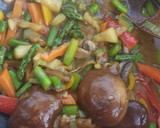 Foto del paso 2 de la receta: Salteado de 9 verduras con noodles de arroz y salsa soja