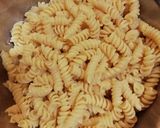 Foto del paso 1 de la receta: Ensalada de fideos tirabuzón Mar y Tierra 🐟+🐔