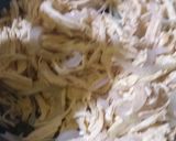Foto del paso 2 de la receta: Tostadas de tinga🐔✌️