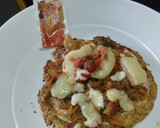 Foto del paso 8 de la receta: Torticas de coliflor a la pizza🍕de cebolla caramelizada🧅, queso crema🧀, tomate🍅
