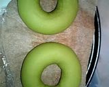 A picture of step 3 of Matcha Bagels.