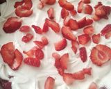 صورة لخطوة 11 من وصفة الفريزي🍓 كيكة الفراولة الرائعة 🤤