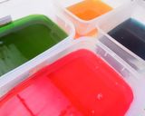 Foto langkah ke 2 dari resep Puding Mozaik Rainbow.