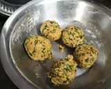 A picture of step 2 of Multigrain Spinach Paratha.