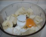 A picture of step 3 of Banana & Yogurt Cheesecake.
