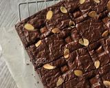 Foto langkah ke 7 dari resep Cadburry Almond Fudge Brownies.