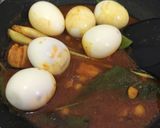 Foto langkah ke 5 dari resep Semur telor.