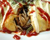 A picture of step 4 of Omu-Soba: Yakisoba Noodle Omelettes.