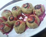 A picture of step 3 of Halloween : curry eyesballs.