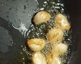 Foto del paso 1 de la receta Gulas flambeadas con huevos poché y foie grass de pato