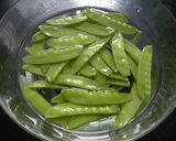 A picture of step 1 of Shrimp and Snow Peas Sautéed in Anchovy-Mayo.