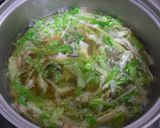 A picture of step 3 of Chinese-style Sesame Soup with Bacon and Lettuce.