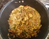 A picture of step 5 of چکن چاو من.