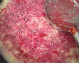 A picture of step 4 of Strawberry milk cake.