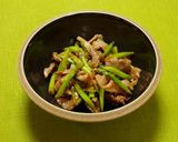 A picture of step 7 of Stir Fried Beef and Asparagus in Oyster Sauce.