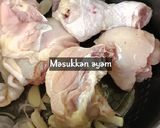 Foto langkah ke 2 dari resep Sup Ayam Brokoli.