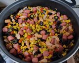 Foto del paso 3 de la receta: Salteado de salchichas y maíz