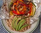 Foto del paso 4 de la receta: Filete de pescado empapelado con champiñones y pimiento morrón
