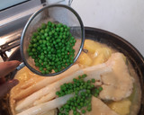 Foto del paso 7 de la receta: Filete de pescado con papas y espárragos