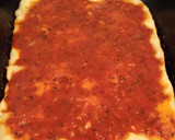 Foto del paso 4 de la receta: Pizza con muzzarela y aceitunas 🍕😋