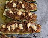 Foto del paso 5 de la receta: Calabacín relleno con cama de puré de patata