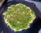 A picture of step 3 of Spring onion omelet.