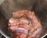 Foto del paso 4 de la receta: Costillar de cerdo guisado con vino tinto