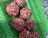 Foto del paso 2 de la receta: Albóndigas rellenas de queso con salsa de tomate en Lékué