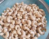 Foto langkah ke 1 dari resep Kacang Mede Goreng.