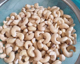 Foto langkah ke 1 dari resep Kacang Mede Goreng.