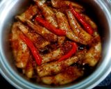 Hình bước làm 2 của món Cá CƠM trổng kho cay