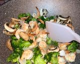 Foto langkah ke 3 dari resep 374. Cah Brokoli Jamur Udang.